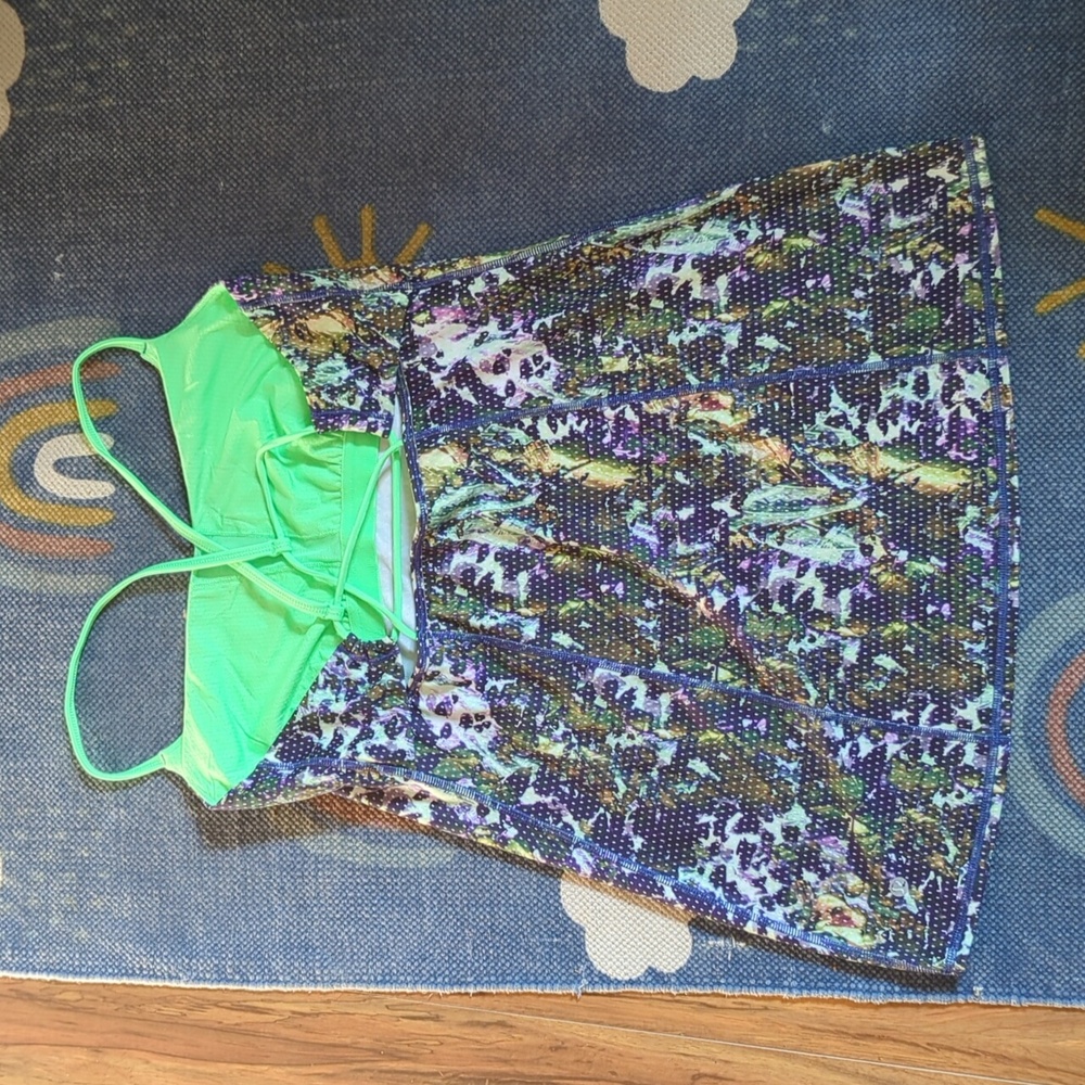 Lululemon Sz.12 Tank Top with Green Straps - Picture 2 of 2